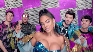 Sebastian Yatra, Daddy Yankee, Natti Natasha ft. Jonas Brothers - Runaway