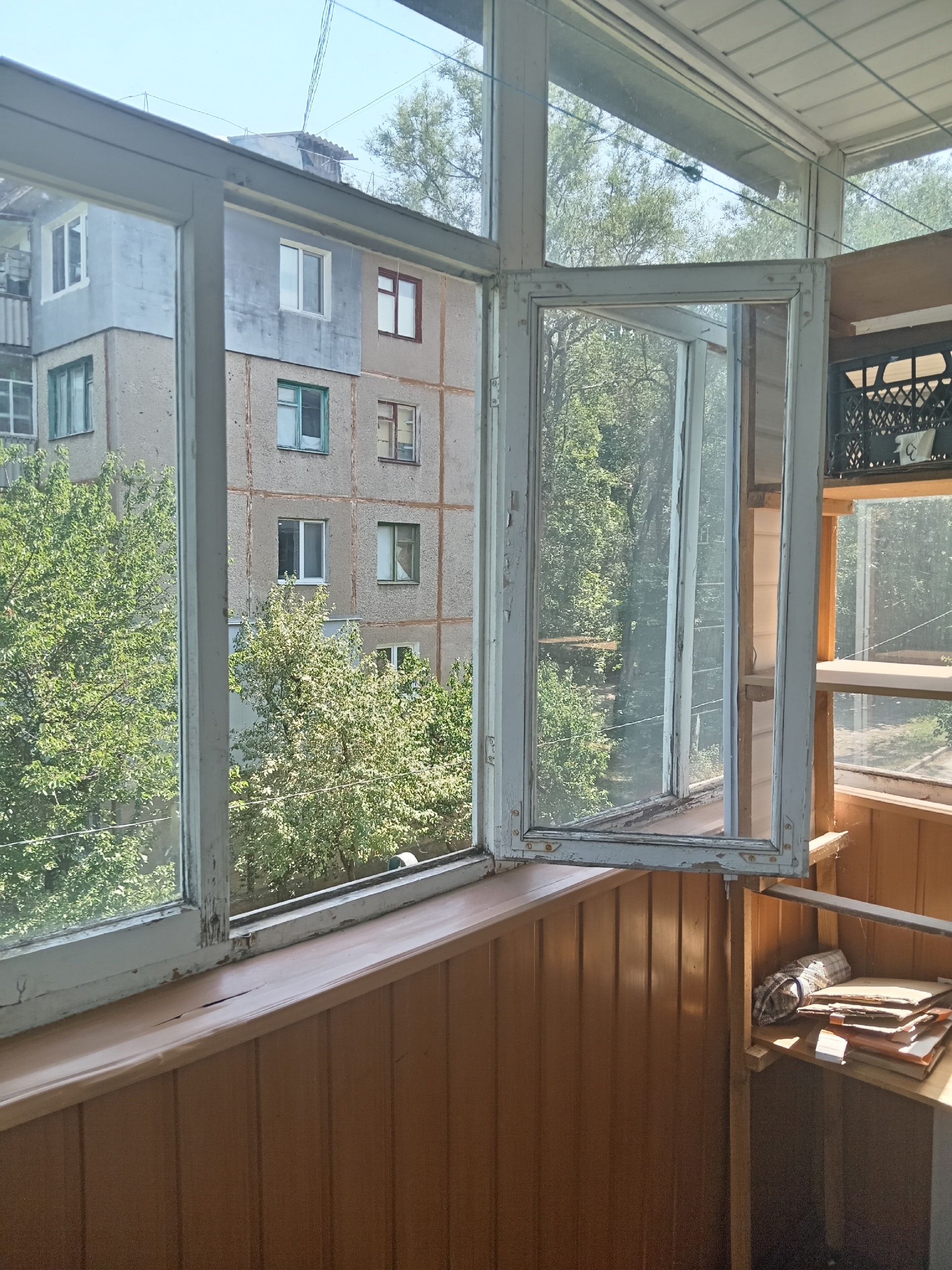 👍 . Продам в самом сердце Восточных кварталов, двухкомнатную квартиру. Тёплая, уютная, не угловая, 45 м2, 3/5 этажного дома. С автономным отоплением, хорошим котлом и терморегулятором в квартире, что позволит начать и закончить отопительный сезон по Вашему желанию. Новые пластиковые трубы системы отопления, м...