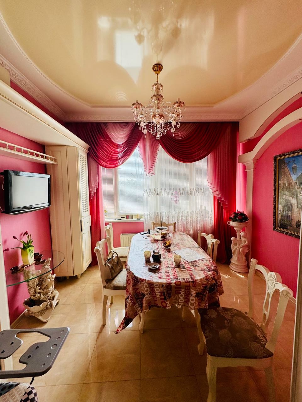 ‼Продам 4-комн. квартиру на ул. Оборонная! (р-не СШ N5), 2/5-эт., 132/72/14 м², сталинка. Окна м/п, с/у совмещен, кухня-столовая, 4 изолированных комнаты, гардеробная. Мебель-натуральное дерево, пол-паркет. В пешей доступности сад, школы, рынок, супермаркеты. Тел.+7(959) 143-46-19 (telegram) Алена‼...