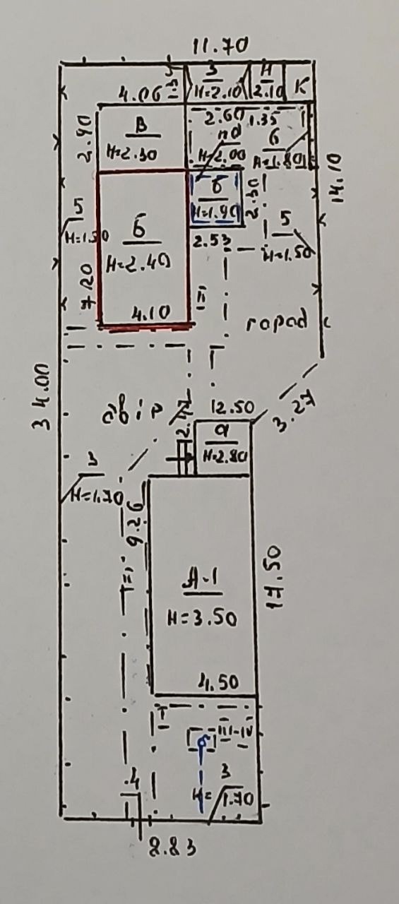 г. Алчевск Продается 1/2 дома по улице Крылова, район остановки старого депо(по тройке). Общая площадь 49 кв. м. В доме 2 комнаты, МП окна, индивидуальное отопление(одноконтурный котел), газ, вода централизованная, санузел в доме и на улице, жилое состояние. На территории дома имеются хозпостройки: летняя кух...