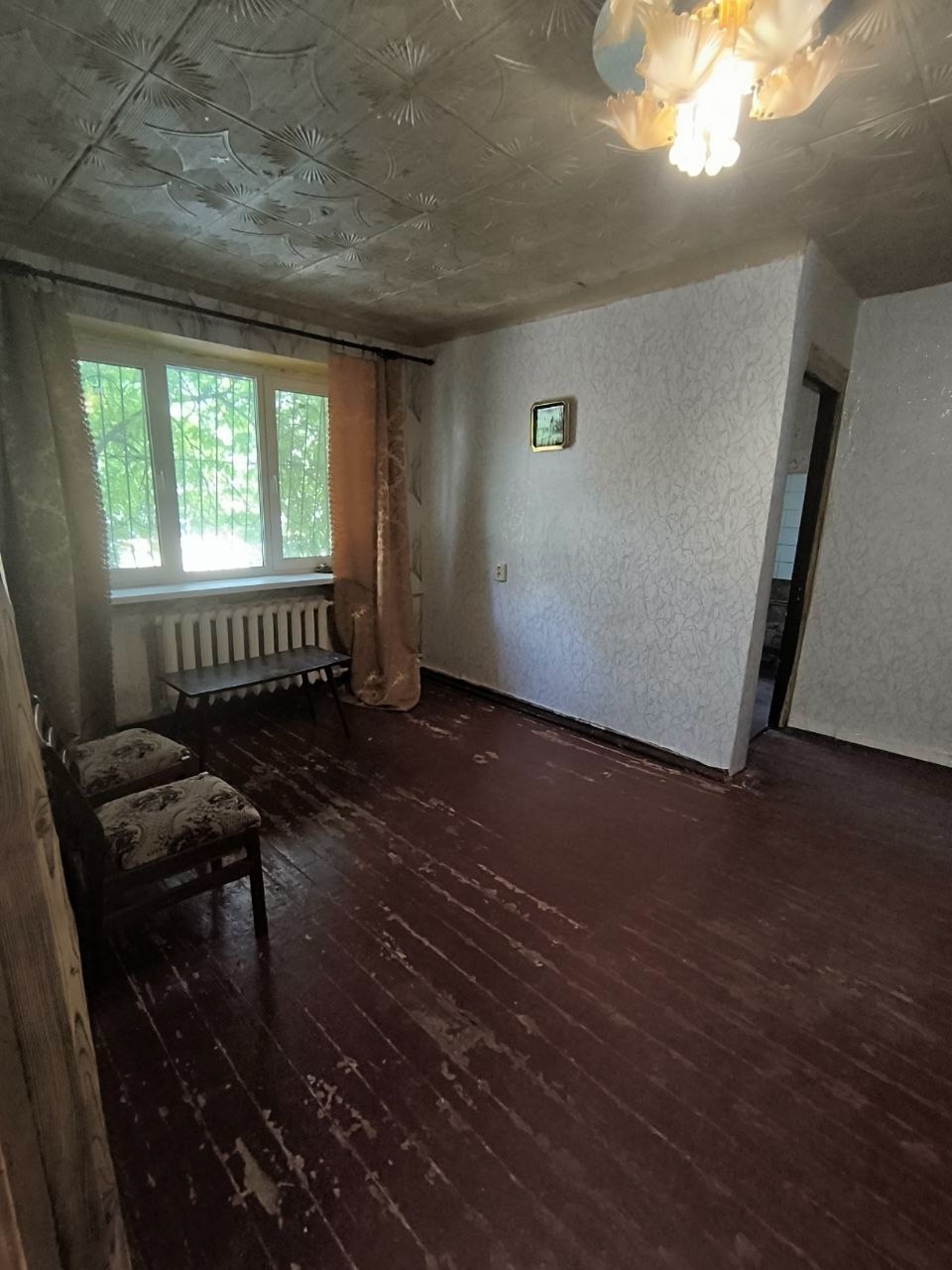 Продам 2-комн. квартиру на кв. ГБК! 1/5 этаж. 45/27/6 м². Кирпичный дом, цоколь высокий. Квартира угловая, железная входная дверь, комнаты проходные, окна м/п, газовая колонка, с/у совмещён. Требует ремонта. Тихий двор. В пешей доступности школа, садик, парк, супермаркеты, остановки общественного транспорта. ...